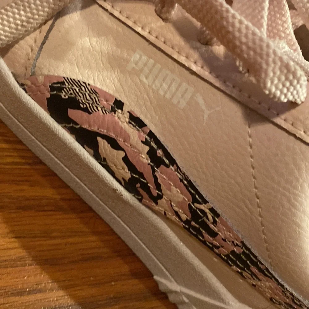 Gently used light pink kids Pumas - Picture 4 of 4
